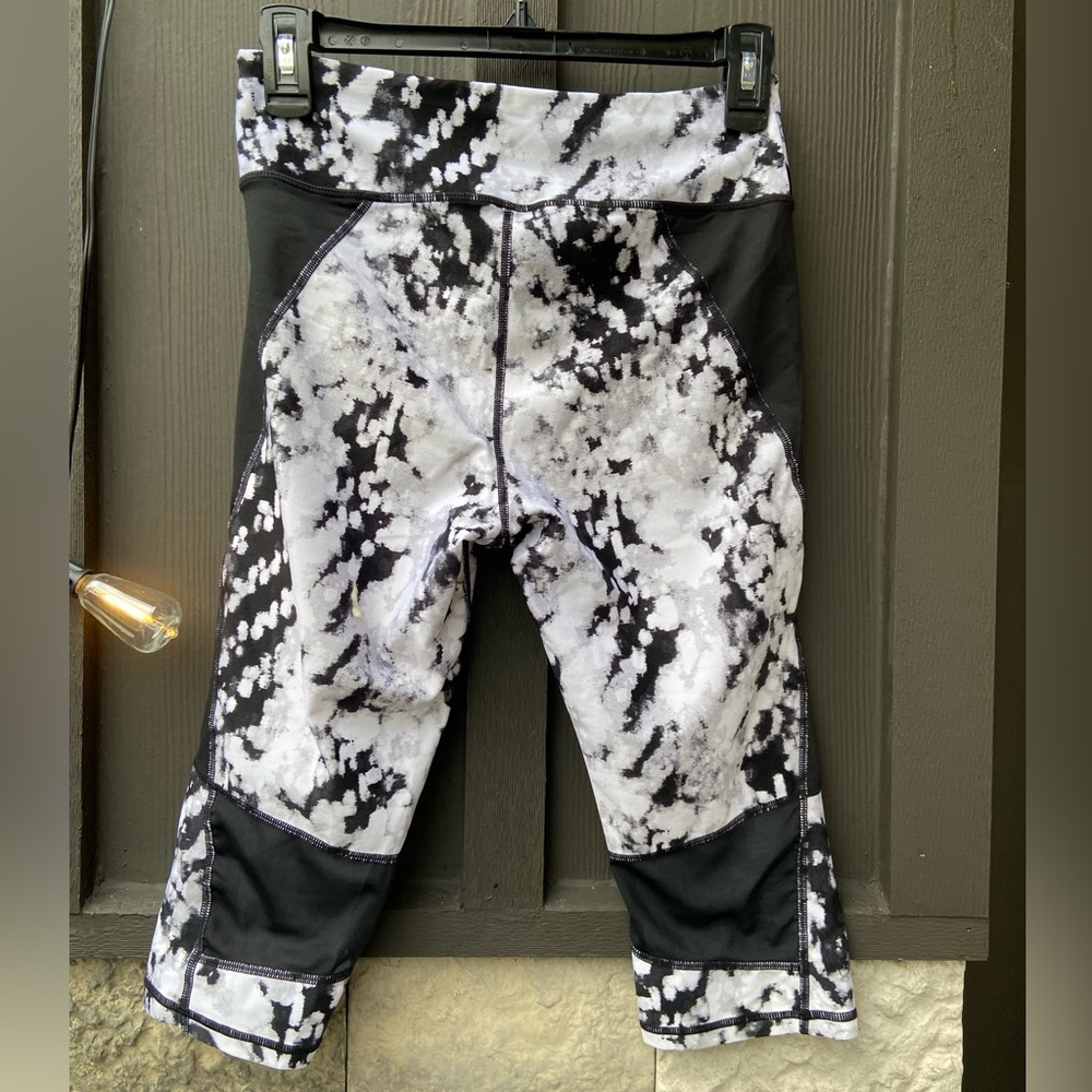 Calvin Klein Black and White Patterned Leggings - Picture 4 of 6